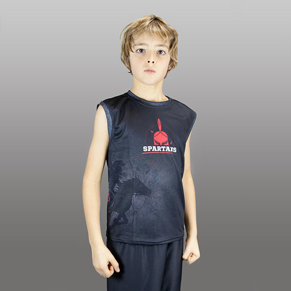 kid wearing a black sleeveless jersey